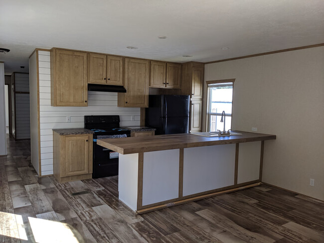 Building Photo - 261 Park Dr