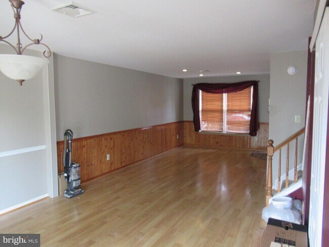 Building Photo - 1111 School House Ln