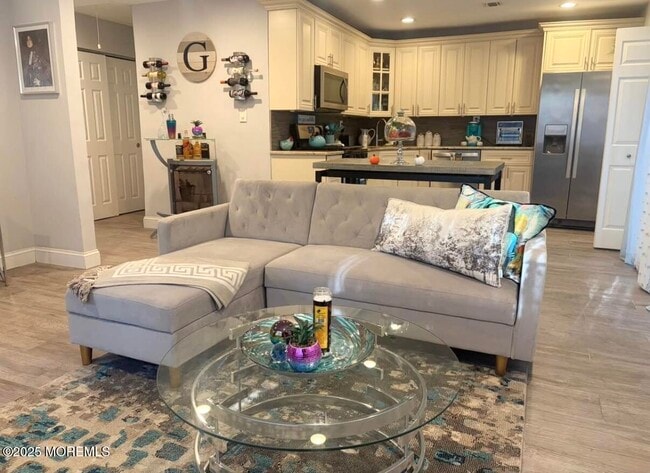 Building Photo - 31 Kingsley Way