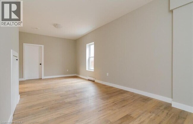 Photo du bâtiment - 302 Colborne St