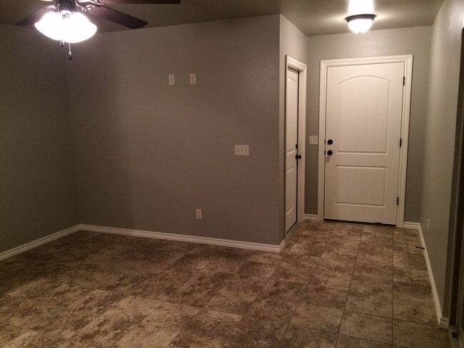 Building Photo - 209 Ashley Dr