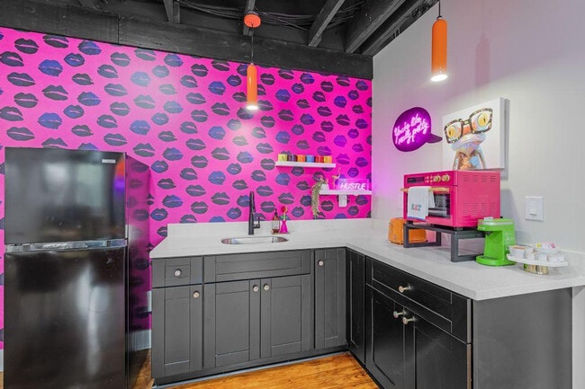 Building Photo - 156 Camellia St