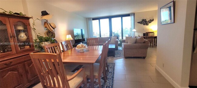 Foto del edificio - 2450 NE 135th St