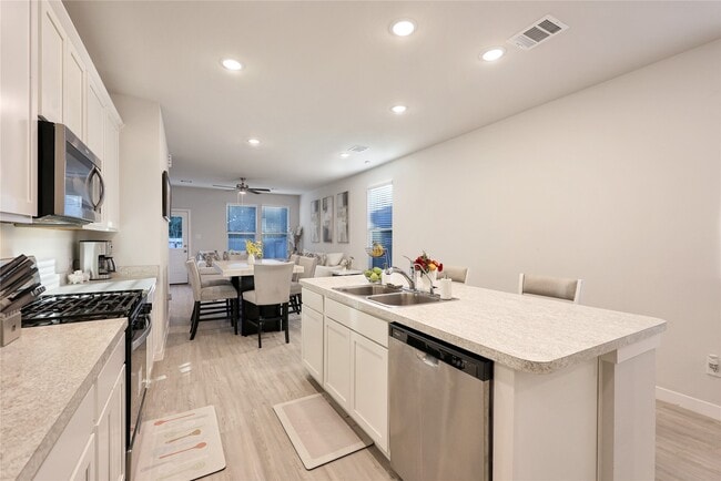 Foto del edificio - 16858 Pandora Wy