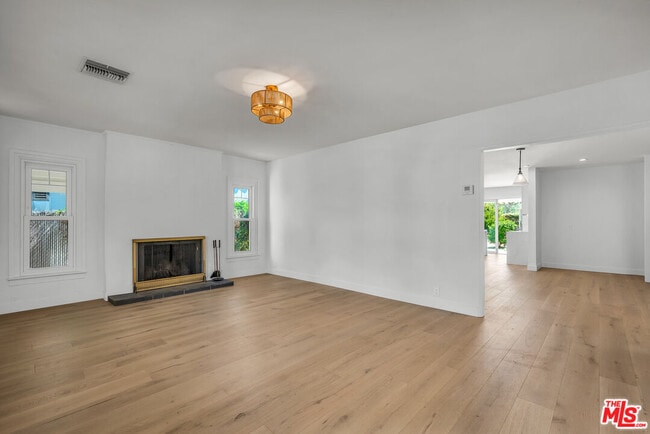 Building Photo - 854 25th St