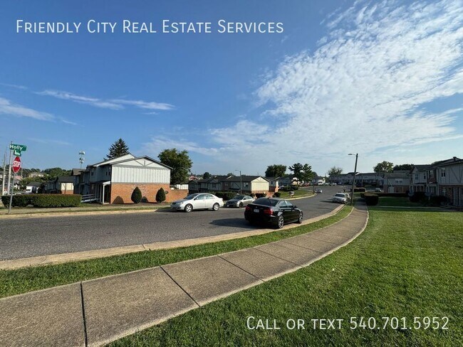 Building Photo - Move in ready 2 bedroom 1.5 bath Apartment...