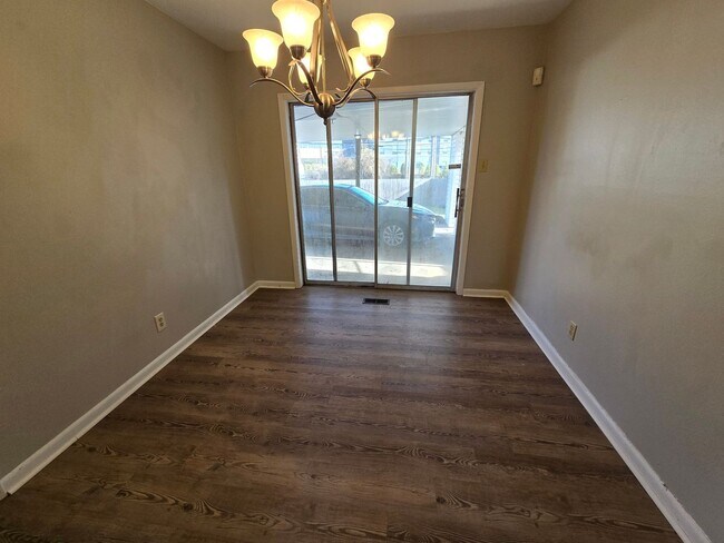 Foto del edificio - 6408 Bluebird Drive