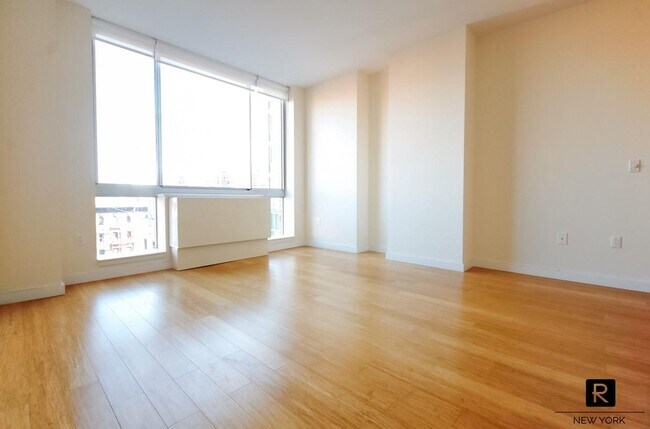 Foto del edificio - 310 East 2nd Street