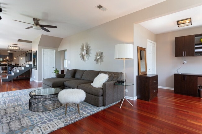 Foto del edificio - 1530 N Throop St