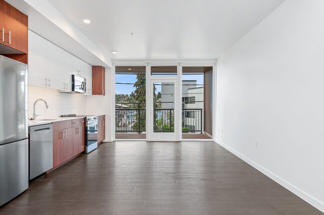 Building Photo - Luxury studio with floor-to-ceiling window...