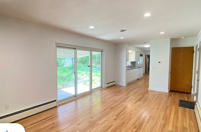 Building Photo - 2727 Oakdale Dr