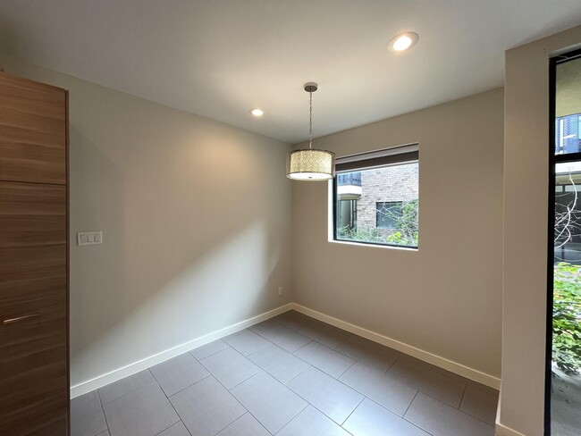 Building Photo - 409 Shiloh Dr