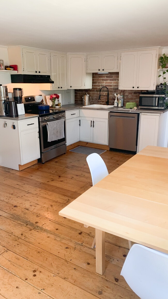 Kitchen - 27 Summer St