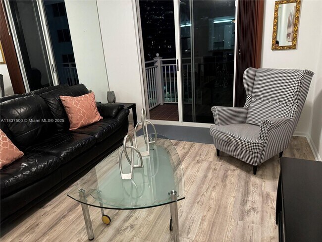 Foto del edificio - 185 SE 14th Terrace