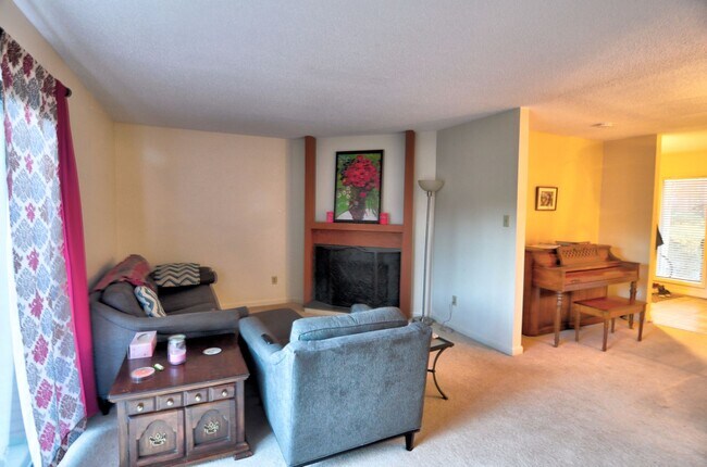 Foto del edificio - Conveniently located Carrboro 3 bed/2.5 ba...