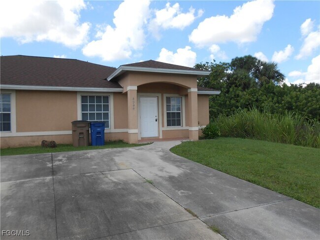 Foto del edificio - 4944 Golfview Blvd