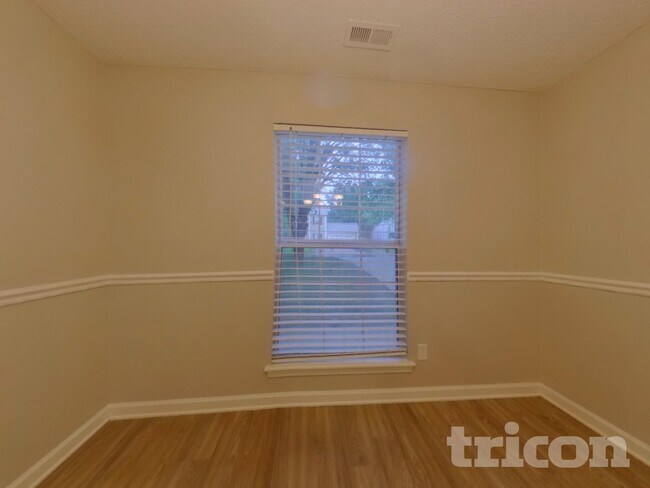 Foto del edificio - 10007 Northwoods Forest Dr