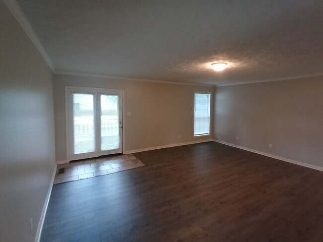 Building Photo - 55 Clement Dr