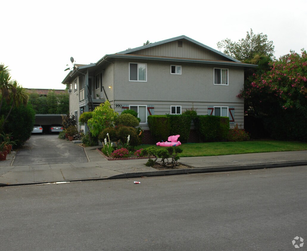 Foto del edificio - 990 Helen Ave