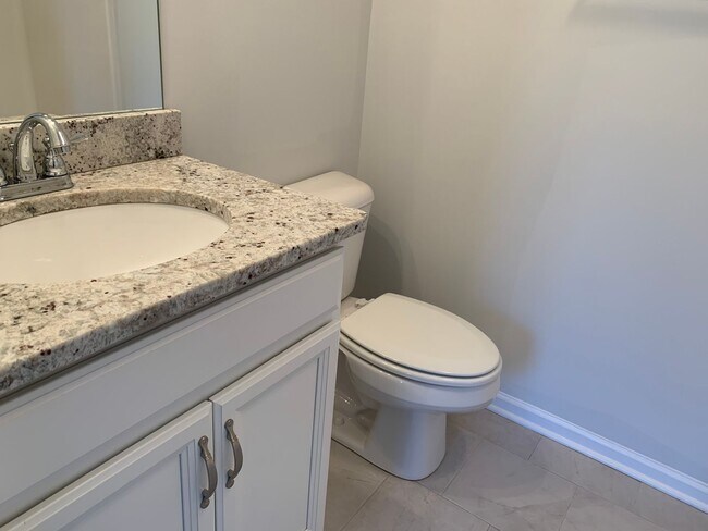 Foto del edificio - End Unit Townhome in Campbell County