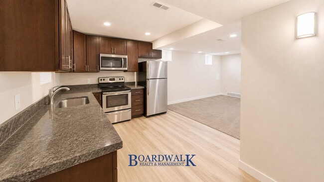 Building Photo - 555 S 900 E