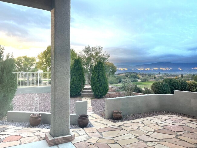 Foto del edificio - LUXURY HOME FULLY FURNISHED ON GOLF COURSE! GORGEOUS VIEWS OF MINGUS MOUNTAINS
