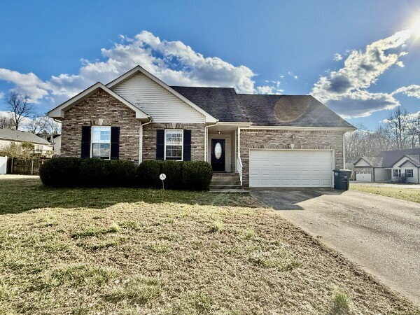 Primary Photo - Spacious 3 bedroom 2 bathroom home