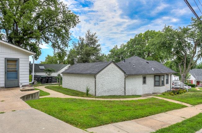 Building Photo - 2101 S 61st Ave