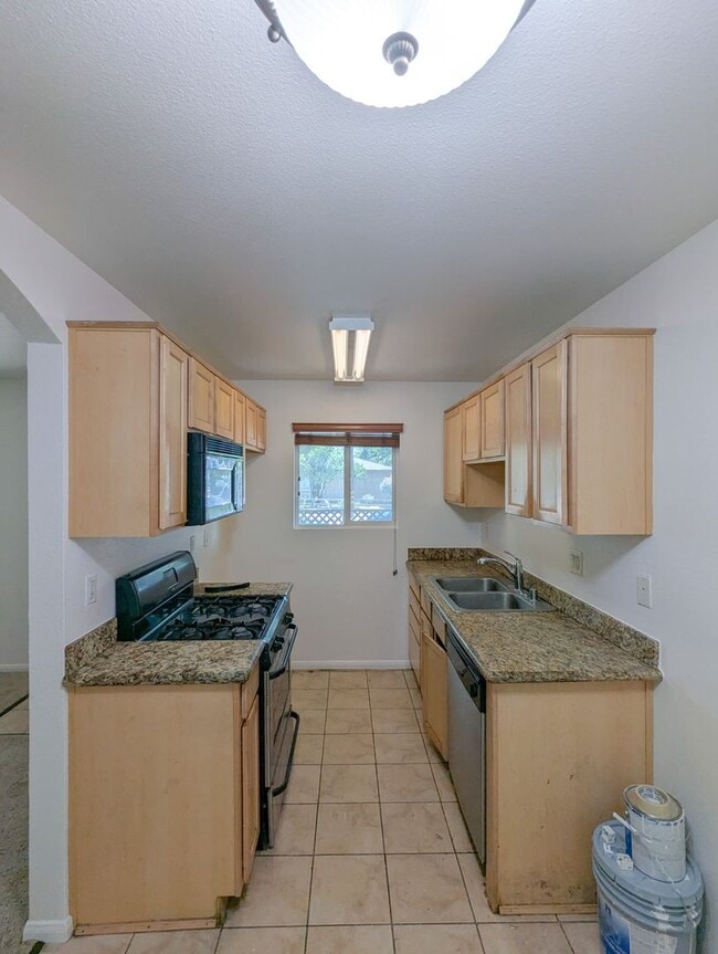 Building Photo - Great Single Story Condo!