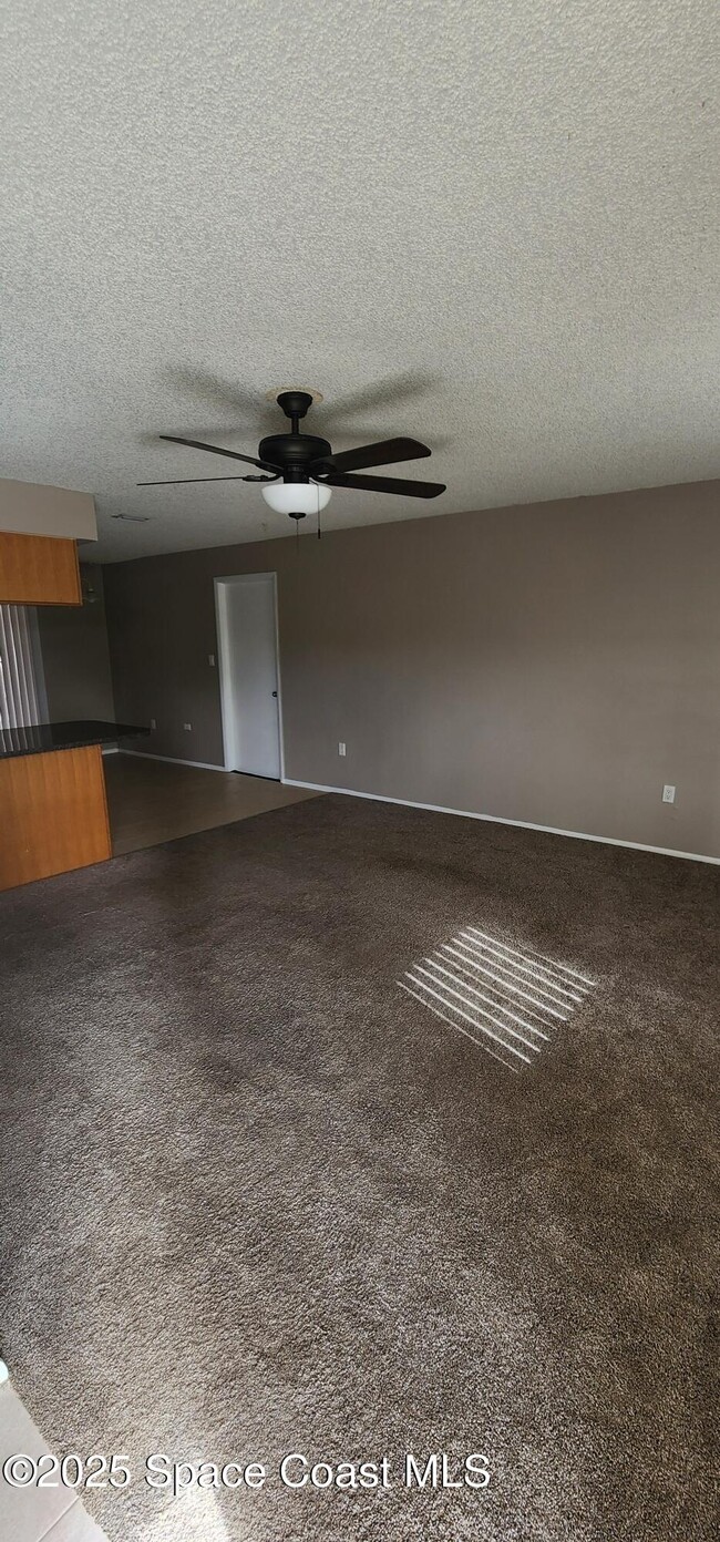 Foto del edificio - 135 S Suzanne Ct