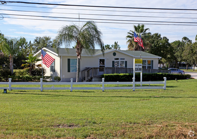 Building Photo - Deerwood