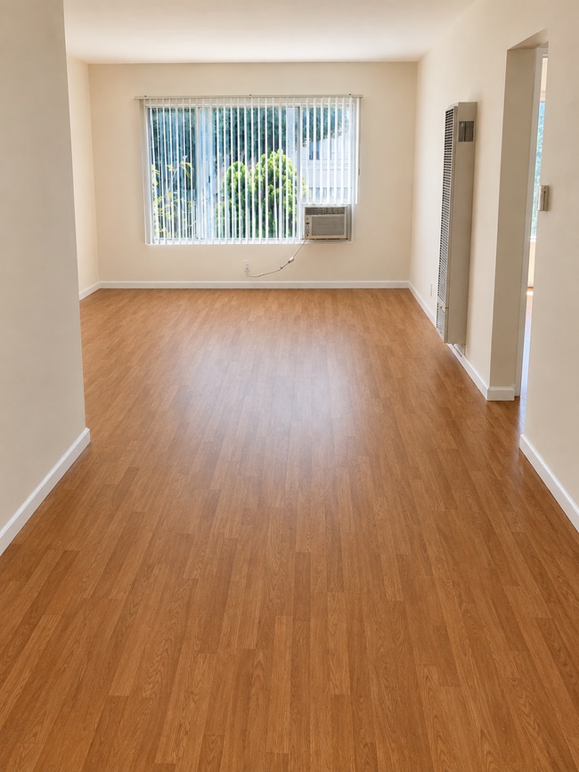 Interior Photo - 1001 N Curson Ave ( 7609 Romaine )