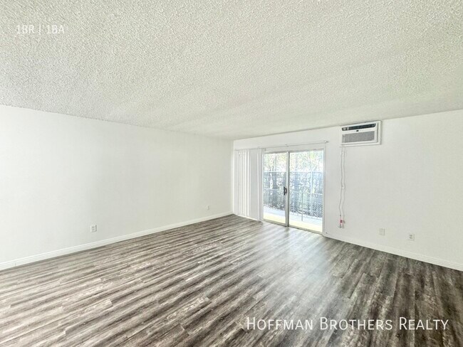 Foto del edificio - 5407 Radford Ave