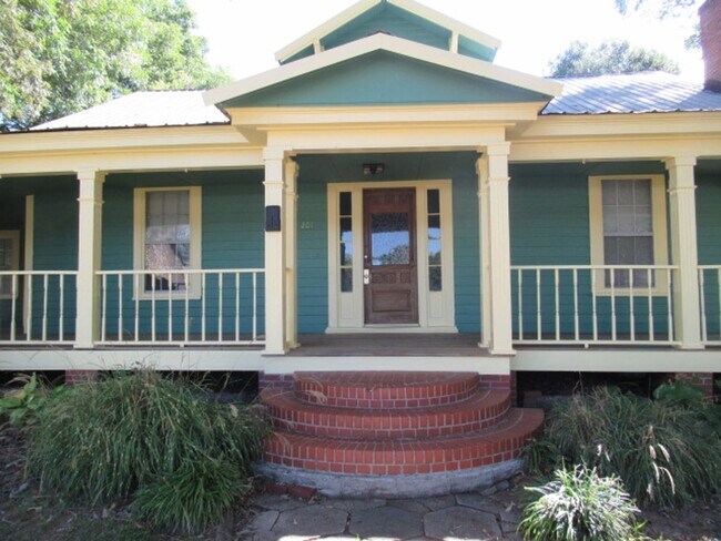 Building Photo - 201 Stewart St