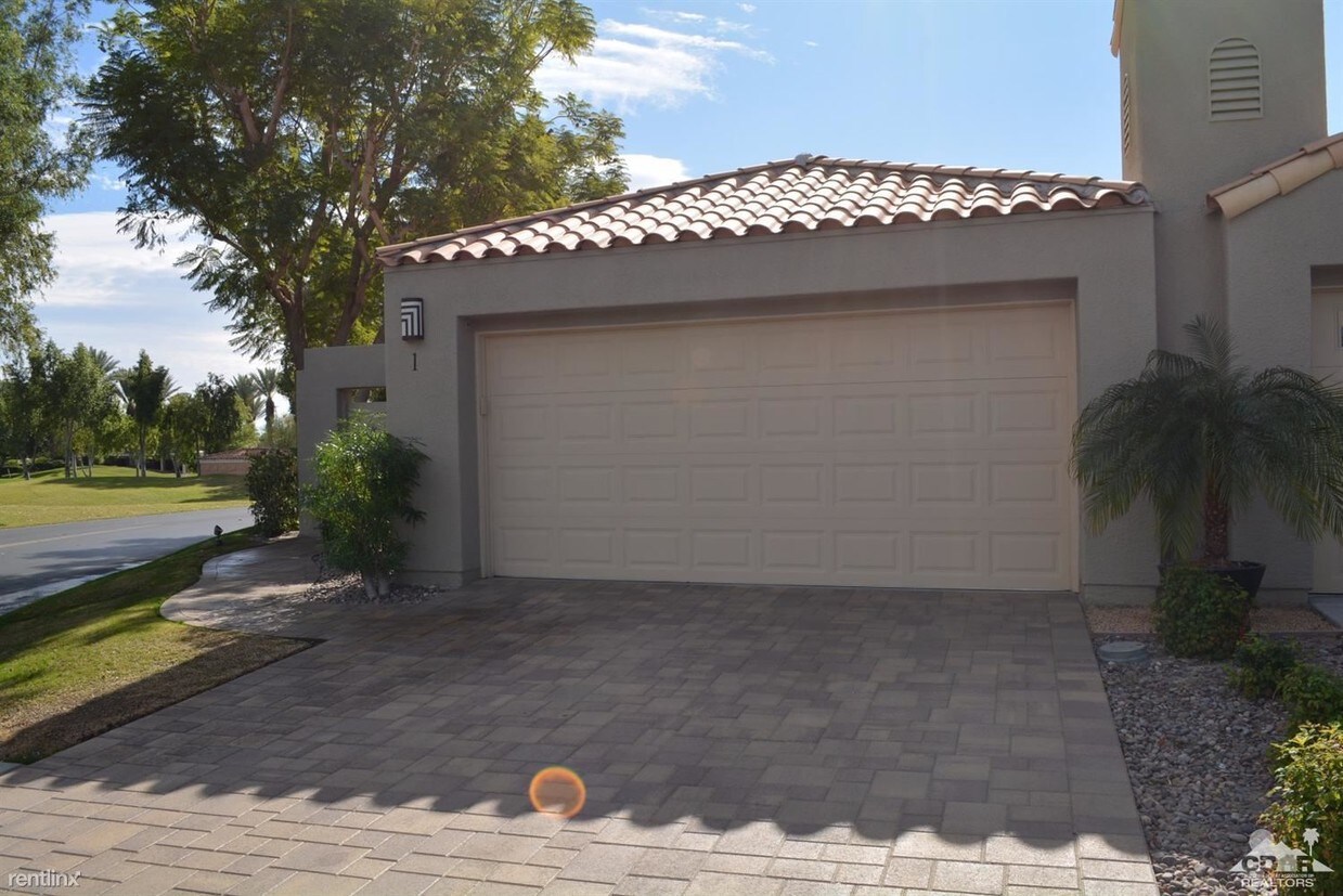 Primary Photo - 1 La Costa Dr