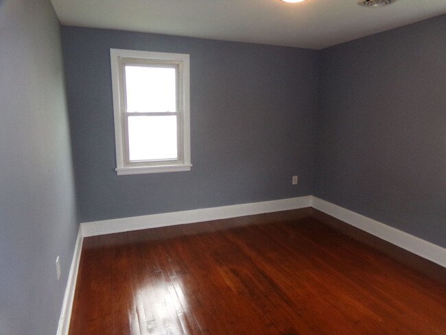 Building Photo - 2 BR Coming Soon in Colonial Heights! VIEW...