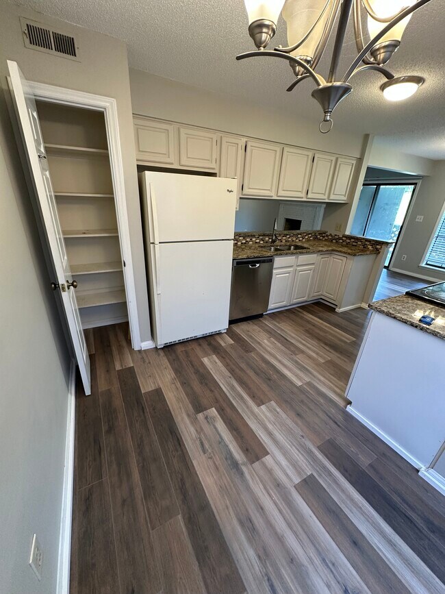 Cocina - 4621 Hamory Dr