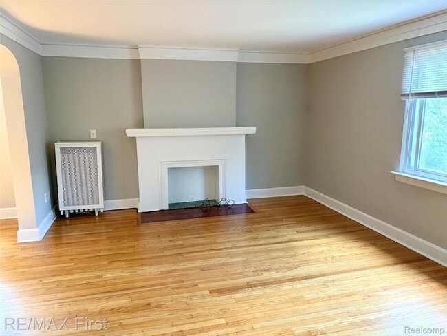 Building Photo - 383 W Chesterfield St