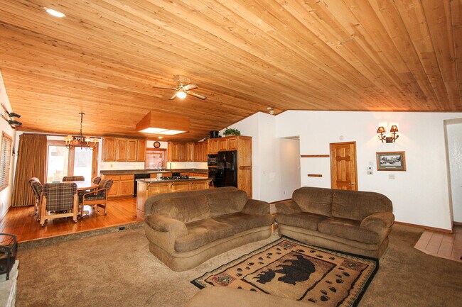 Building Photo - 1253 Panorama Dr