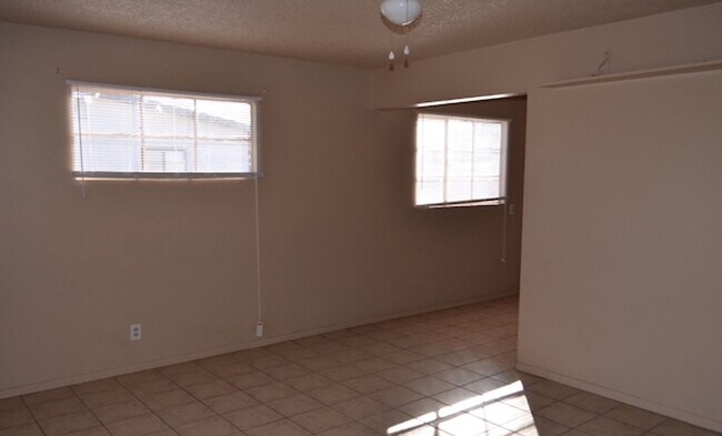 Foto del edificio - Two Bedroom One Bath Home on a large lot w...