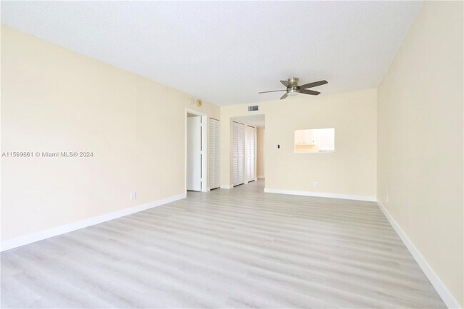 Building Photo - 6870 Royal Palm Blvd
