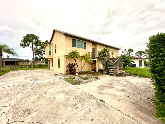 Foto del edificio - 18478 Tulip Rd
