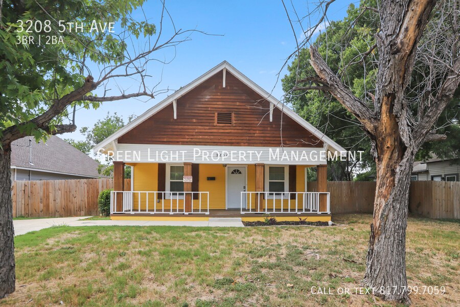 Foto principal - 3208 5th Ave