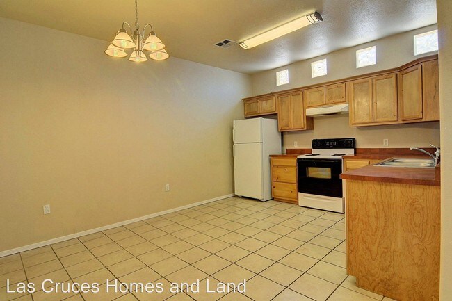 Building Photo - 2 br, 2 bath Apartment - 1825 Gladys Dr