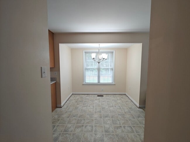 Building Photo - 5 Bedroom home in Henrico