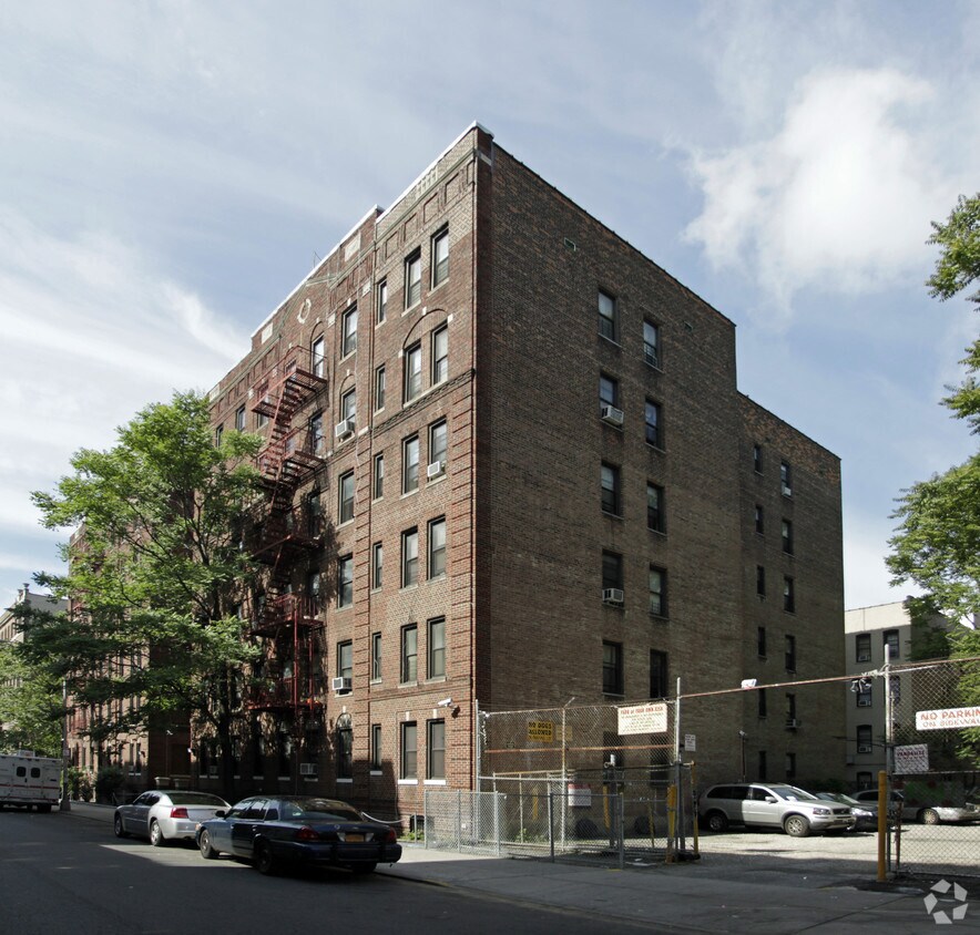 Building Photo - 240 E 18th St