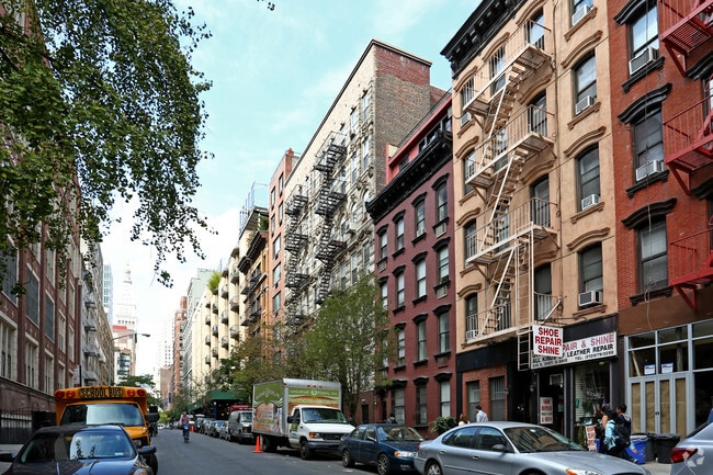 Building Photo - 231 E 24th St