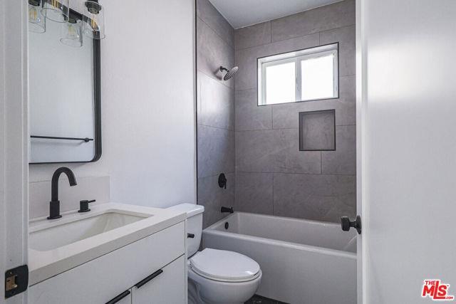 Foto principal - 11810 Gilmore St