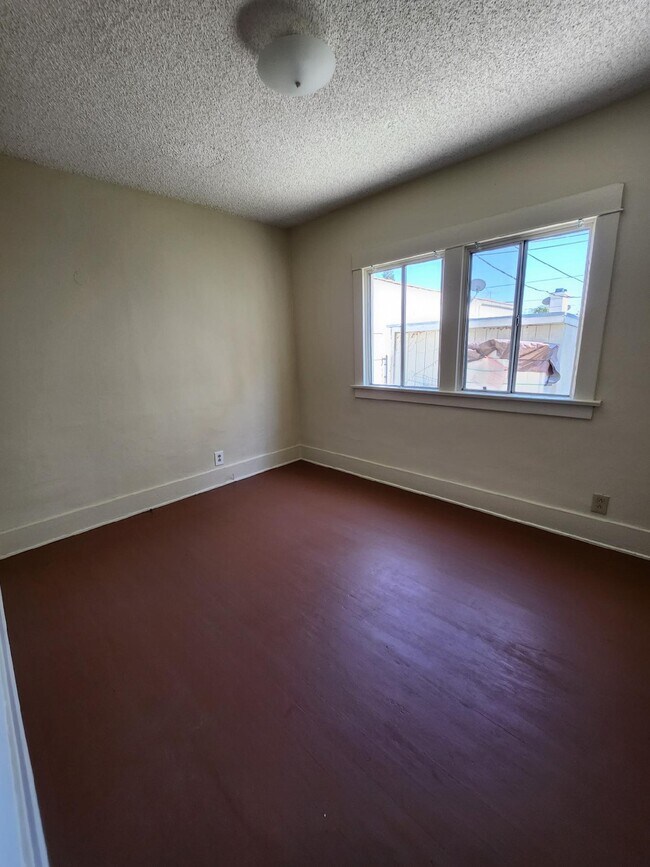 Foto del edificio - 963 West 9th Street, Unit 965
