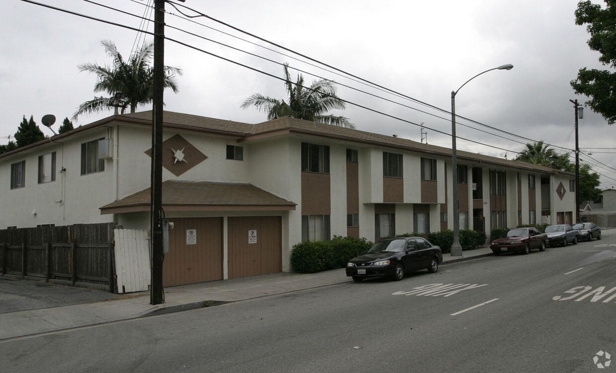 Primary Photo - 2140 W Wardlow Rd